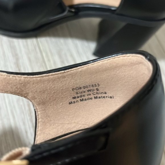 Journee Collection Bobby Pump black heel with strap WD 6 - Picture 5 of 6